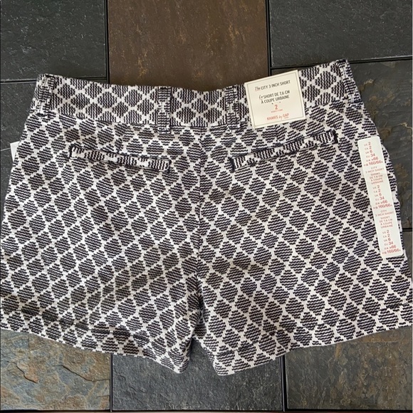 Khakis by GAP Textured Shorts (NWT) - Picture 2 of 9